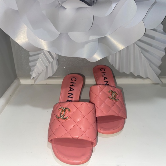 Chanel Pink Lambskin Quilted CC Open Toe Slides NEW European size 36 Made Italy - Picture 12 of 17